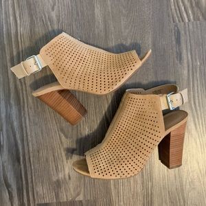 Tahari Sz. 8.5 Tan Margaret 2 Perforated Suede Block Heel Open Toe Bootie